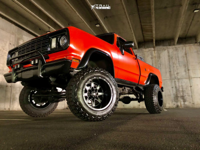 1978 Dodge W200 - 20x14 -76mm - Fuel Maverick D538 - Suspension Lift 9" - 37" x 12.5"