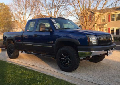 2004 Chevrolet Silverado 2500 HD - 17x9 -12mm - Moto Metal MO970 - Stock Suspension - 285/70R17
