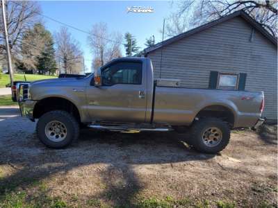 2006 Ford F-250 Super Duty - 17x9 0mm - Mickey Thompson Classic Ii - Suspension Lift 4.5" - 35" x 12.5"