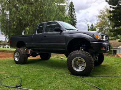 1985 Toyota 4Runner - 15x14 -76mm - Weld Racing Scorpio - Suspension Lift 6" & Body 3" - 33" x 12.5"