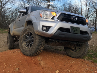 2013 Toyota Tacoma - 17x9 -12mm - Fuel Maverick - Suspension Lift 3" - 285/70R17