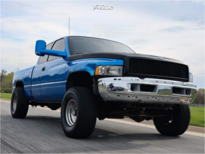 2001 Dodge Ram 1500 - 15x10 -45mm - Mickey Thompson Classic Iii - Leveling Kit - 33" x 12.5"