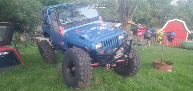 1988 Jeep Wrangler - 16.5x9.5 0mm - Staz Works Recentered H1 - Suspension Lift 4" - 42" x 14.5"