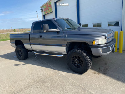 2002 Dodge Ram 2500 - 17x9.5 12mm - Mickey Thompson Sidebiter Ii - Suspension Lift 3" - 35" x 12.5"