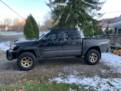 2015 Toyota Tacoma Wheel Offset Aggressive > 1" Outside Fender