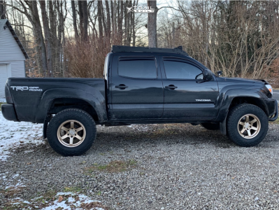 2015 Toyota Tacoma Wheel Offset Aggressive > 1" Outside Fender