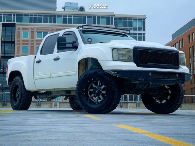 2012 GMC Sierra 1500 - 18x10 -24mm - Moto Metal Mo970 - Suspension Lift 3.5" - 37" x 12.5"