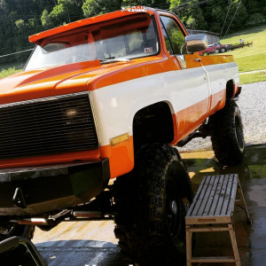 1985 Chevrolet K30 - 17x10 -24mm - Moto Metal MO962 - Suspension Lift 7" - 35" x 12.5"