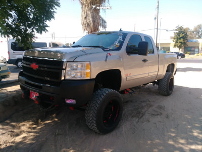2007 Chevrolet Silverado 2500 HD - 20x12 -44mm - Cali Offroad Anarchy - Suspension Lift 9.5" - 38" x 15.5"