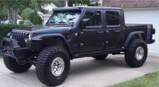 2020 Jeep Gladiator - 17x9 -38mm - KMC Km229 Machete Crawl - Suspension Lift 3.5" - 40" x 13.5"