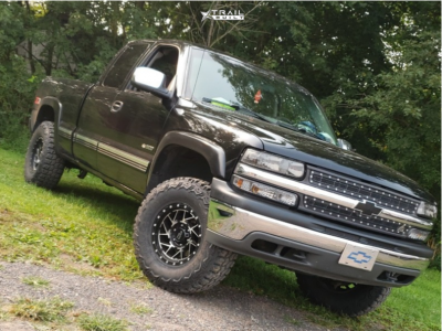 2000 Chevrolet Silverado 1500 - 16x9 -6mm - Moto Metal Mo951 - Suspension Lift 3" - 32" x 10.5"