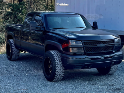 2005 Chevrolet Silverado 2500 HD - 20x12 -44mm - Moto Metal 962 - Stock Suspension - 33" x 12.5"