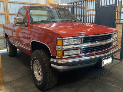 1995 Chevrolet C1500 - 16x10 -24mm - Level 8 Tracker - Suspension Lift 4" - 33" x 12.5"