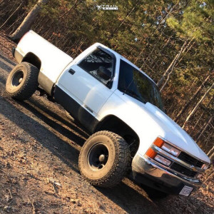 1994 Chevrolet K1500 - 15x10 -24mm - Pacer Bullet Hole - Suspension Lift 3" - 33" x 12.5"