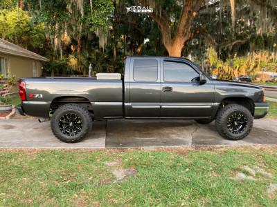 2003 Chevrolet Silverado 1500 - 17x10 -24mm - Moto Metal MO962 - Leveling Kit - 295/70R17
