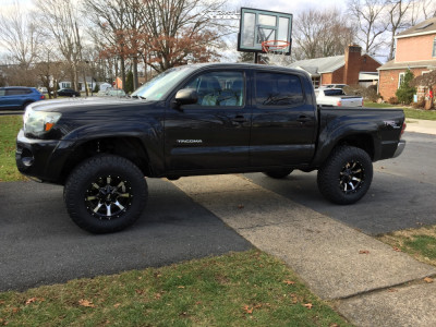 2010 Toyota Tacoma - 17x11.5 -12mm - Moto Metal Mo970 - Suspension Lift 3" - 33" x 11.5"