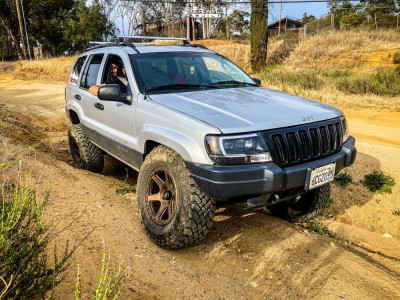 2002 Jeep Grand Cherokee Wheel Offset Aggressive > 1" Outside Fender