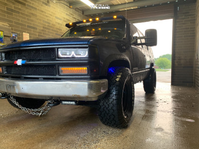 1999 Chevrolet Tahoe - 15x8.5 -19.05mm - Bart Wheels Super Trucker - Stock Suspension - 33" x 12.5"