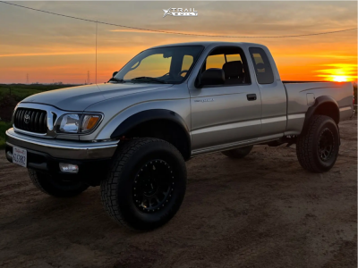 2001 Toyota Tacoma - 17x8.5 0mm - Method Mr305 - Suspension Lift 3.5" - 33" x 12.5"