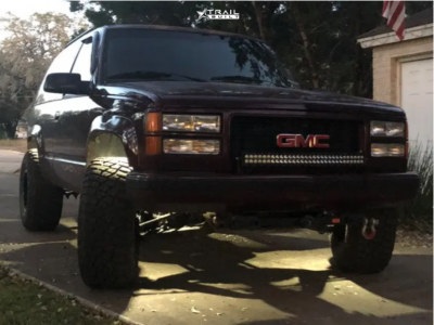 1994 GMC Yukon - 15x10 -45mm - Mickey Thompson Sidebiter Lock - Leveling Kit - 33" x 12.5"