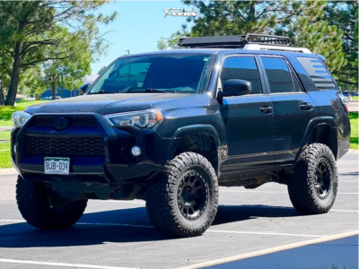 2018 Toyota 4Runner - 17x8.5 0mm - Method Mr305 - Suspension Lift 3" - 33" x 12.5"
