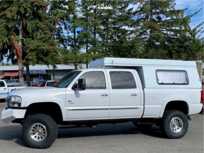 2007 GMC Sierra 2500 HD Classic - 17x8.5 -0mm - Method Double Standard - Suspension Lift 6" - 35" x 12.5"