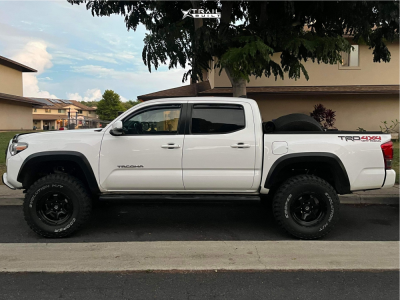 2017 Toyota Tacoma - 17x9 20mm - Fuel Shok - Suspension Lift 3.5" - 295/70R17