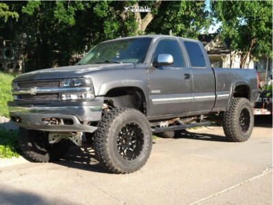 2000 Chevrolet Silverado 1500 - 20x10 -40mm - HD Offroad Caliber - Suspension Lift 7" - 39" x 13.5"