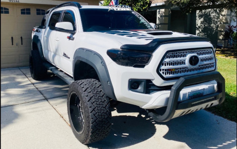 2017 Toyota Tacoma - 20x12 -51mm - Hardrock Destroyer - Suspension Lift 6" - 33" x 12.5"