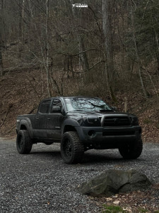 2006 Toyota Tacoma - 20x10 -19mm - Hardrock Overdrive - Suspension Lift 3" - 33" x 12.5"