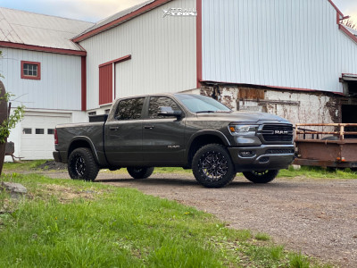 2021 Ram 1500 - 20x12 -44mm - Hostile Sprocket - Suspension Lift 2.5" - 33" x 12.5"