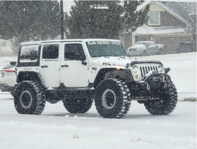 2014 Jeep Wrangler - 17x9.5 0mm - DV8 Offroad 882 - Suspension Lift 4.5" - 40" x 13.5"