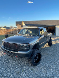 2001 GMC Sierra 1500 - 20x12 -44mm - Moto Metal Mo970 - Suspension Lift 6" - 33" x 12.5"