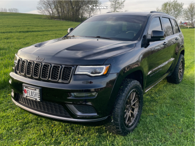 2020 Jeep Grand Cherokee Wheel Offset Aggressive > 1" Outside Fender