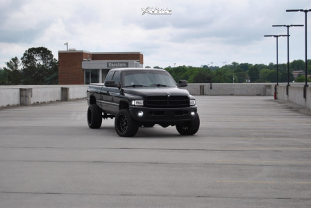 1999 Dodge Ram 1500 - 22x12 -44mm - TIS 547bm - Suspension Lift 3" - 305/45R22