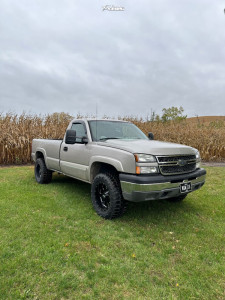 2006 Chevrolet Silverado 1500 - 18x10 -24mm - Moto Metal Mo962 - Leveling Kit - 33" x 12.5"
