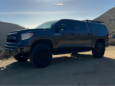2016 Toyota Tundra - 17x8.5 35mm - Method Mr703 - Suspension Lift 2.5" - 315/70R17