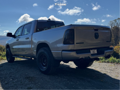 1 2021 1500 Ram Big Horn Rough Country Suspension Lift 35in Method Mr318 Gloss Black