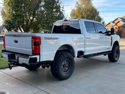 1 2024 F 350 Super Duty Ford Lariat Rough Country Leveling Kit Black Rhino Armory Black