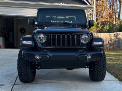 1 2024 Gladiator Jeep Sport S Rough Country Suspension Lift 35in Fuel Coupler Gloss Black