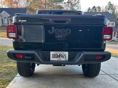 1 2024 Gladiator Jeep Sport S Rough Country Suspension Lift 35in Fuel Coupler Gloss Black