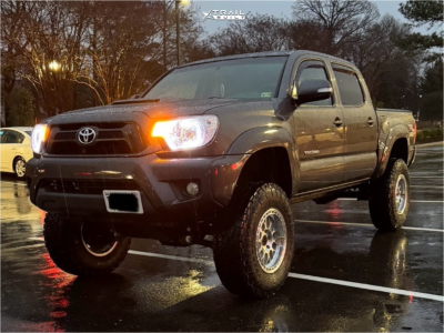 2013 Toyota Tacoma - 17x9 -12mm - Lock Offroad Wheels Onyx - Suspension Lift 6" - 285/75R17