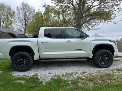 1 2024 Tundra Toyota Limited Rough Country Suspension Lift 35in Hostile Sprocket Machined Accents