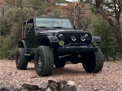 1 1998 Wrangler Jeep Sahara Unknown Suspension Lift 4in Fuel Covert Matte Black