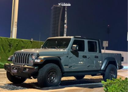 2023 Jeep Gladiator - 17x8.5 0mm - Fifteen52 Offroad Turbomac Hd Classic - Stock Suspension - 285/70R17