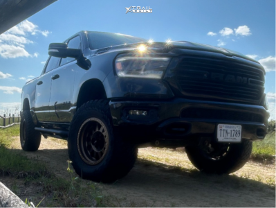 2021 Ram 1500 - 18x9 0mm - Method Double Standard - Suspension Lift 4.5" - 35" x 12.5"