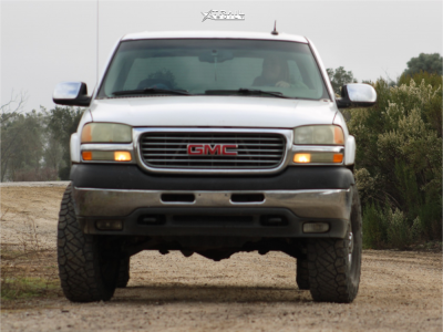 2002 GMC Sierra 2500 HD Wheel Offset Aggressive > 1" Outside Fender