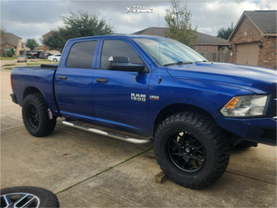 2015 Ram 1500 - 20x10 -18mm - Fuel Tech - Suspension Lift 2.5" - 37" x 13.5"
