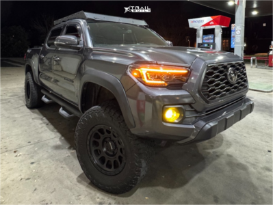 2020 Toyota Tacoma - 17x8 0mm - Method MR305 - Suspension Lift 2.5" - 33" x 12.5"