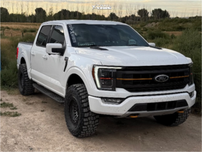 2021 Ford F-150 - 17x9 0mm - Lock Offroad Wheels Mojave - Suspension Lift 2.5" - 35" x 12.5"